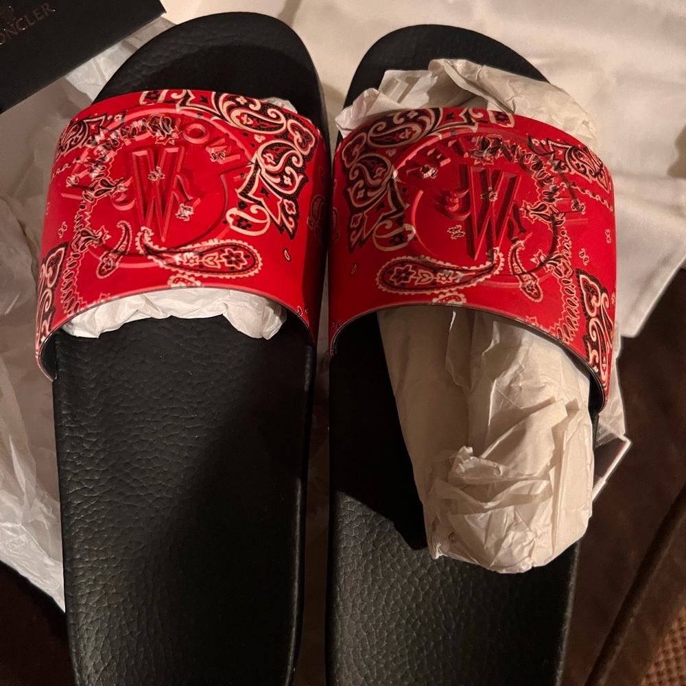 RED BANDANA SLIDES